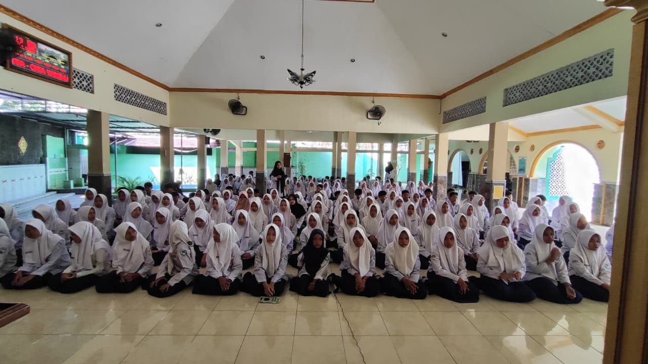 Siswa MTsN 9 Bantul Adakan Latihan Wisuda Tahfidz